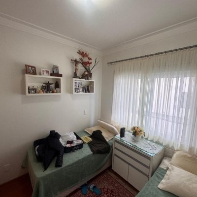 Cobertura com 196m², 3 quartos (sendo 1 suíte), 2 garagens, no bairro Carvoeira em Florianópolis