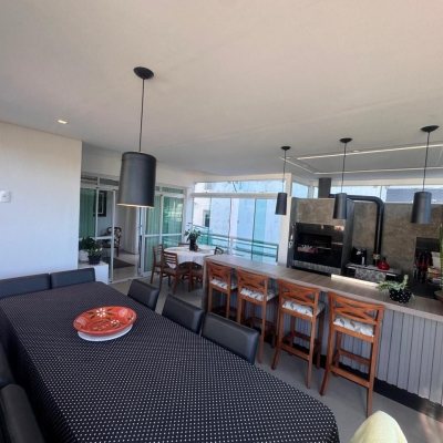 Cobertura com 196m², 3 quartos (sendo 1 suíte), 2 garagens, no bairro Carvoeira em Florianópolis