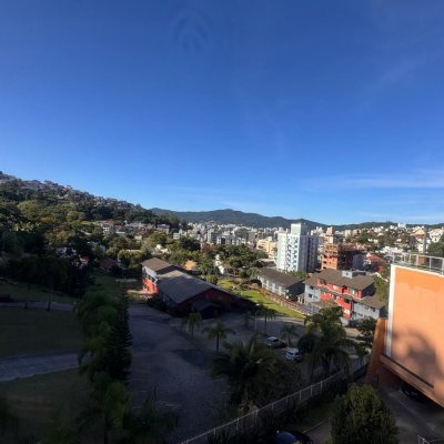 Cobertura com 196m², 3 quartos (sendo 1 suíte), 2 garagens, no bairro Carvoeira em Florianópolis