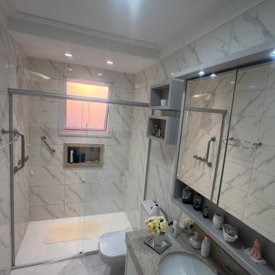 Cobertura com 196m², 3 quartos (sendo 1 suíte), 2 garagens, no bairro Carvoeira em Florianópolis