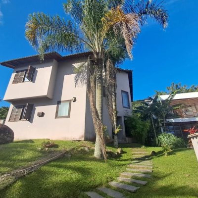 Casa em Condomínio com 297m², 5 quartos, 1 suíte, 4 garagens, no bairro Cachoeira Do Bom Jesus em Florianópolis