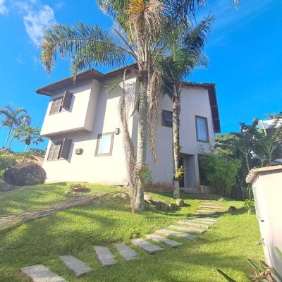 Casa em Condomínio com 297m², 5 quartos, 1 suíte, 4 garagens, no bairro Cachoeira Do Bom Jesus em Florianópolis