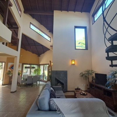 Casa em Condomínio com 297m², 5 quartos, 1 suíte, 4 garagens, no bairro Cachoeira Do Bom Jesus em Florianópolis