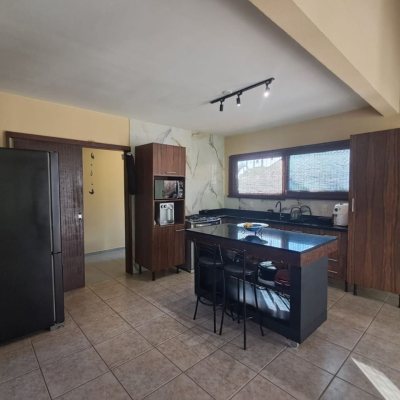 Casa em Condomínio com 297m², 5 quartos, 1 suíte, 4 garagens, no bairro Cachoeira Do Bom Jesus em Florianópolis