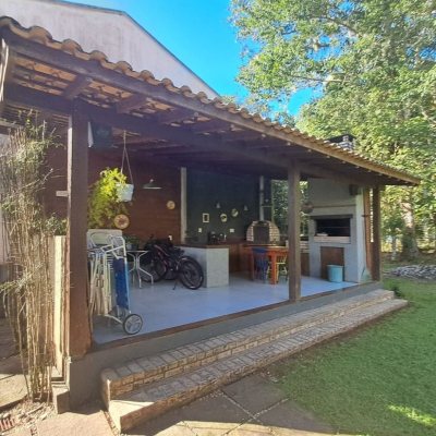Casa em Condomínio com 297m², 5 quartos, 1 suíte, 4 garagens, no bairro Cachoeira Do Bom Jesus em Florianópolis