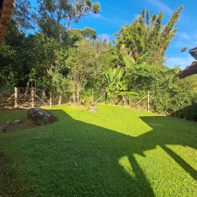 Casa em Condomínio com 297m², 5 quartos, 1 suíte, 4 garagens, no bairro Cachoeira Do Bom Jesus em Florianópolis