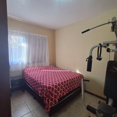 Casa em Condomínio com 297m², 5 quartos, 1 suíte, 4 garagens, no bairro Cachoeira Do Bom Jesus em Florianópolis