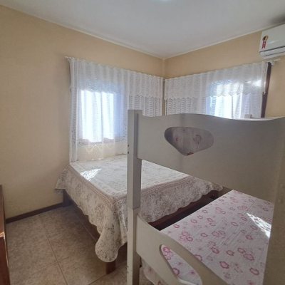 Casa em Condomínio com 297m², 5 quartos, 1 suíte, 4 garagens, no bairro Cachoeira Do Bom Jesus em Florianópolis