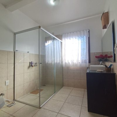 Casa em Condomínio com 297m², 5 quartos, 1 suíte, 4 garagens, no bairro Cachoeira Do Bom Jesus em Florianópolis