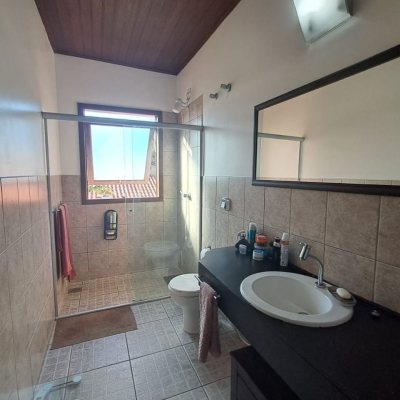 Casa em Condomínio com 297m², 5 quartos, 1 suíte, 4 garagens, no bairro Cachoeira Do Bom Jesus em Florianópolis