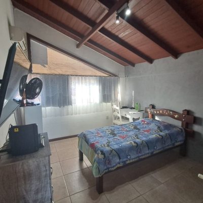 Casa em Condomínio com 297m², 5 quartos, 1 suíte, 4 garagens, no bairro Cachoeira Do Bom Jesus em Florianópolis
