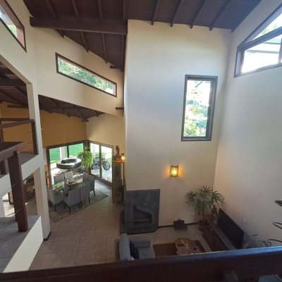 Casa em Condomínio com 297m², 5 quartos, 1 suíte, 4 garagens, no bairro Cachoeira Do Bom Jesus em Florianópolis