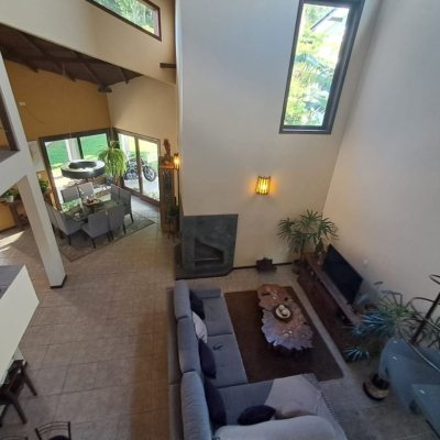 Casa em Condomínio com 297m², 5 quartos, 1 suíte, 4 garagens, no bairro Cachoeira Do Bom Jesus em Florianópolis