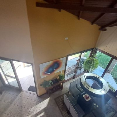 Casa em Condomínio com 297m², 5 quartos, 1 suíte, 4 garagens, no bairro Cachoeira Do Bom Jesus em Florianópolis