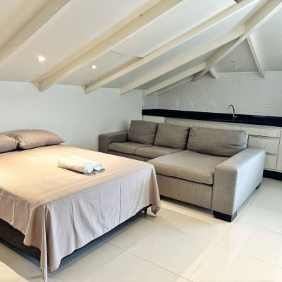 Cobertura com 200m², 3 quartos, 1 suíte, 2 garagens, no bairro Ingleses do Rio Vermelho em Florianópolis