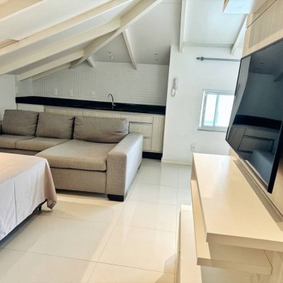 Cobertura com 200m², 3 quartos, 1 suíte, 2 garagens, no bairro Ingleses do Rio Vermelho em Florianópolis