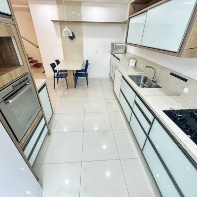 Cobertura com 200m², 3 quartos, 1 suíte, 2 garagens, no bairro Ingleses do Rio Vermelho em Florianópolis