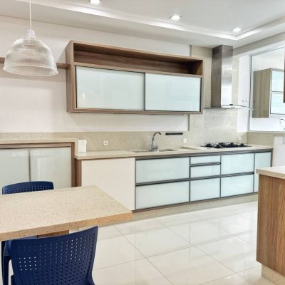 Cobertura com 200m², 3 quartos, 1 suíte, 2 garagens, no bairro Ingleses do Rio Vermelho em Florianópolis