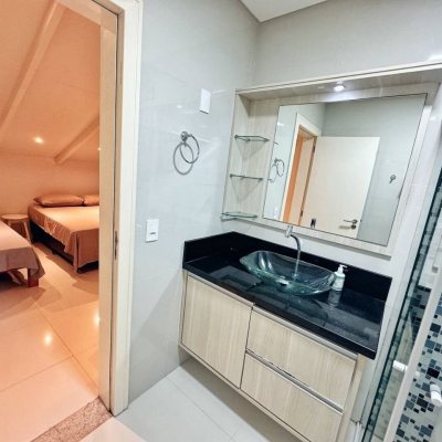 Cobertura com 200m², 3 quartos, 1 suíte, 2 garagens, no bairro Ingleses do Rio Vermelho em Florianópolis