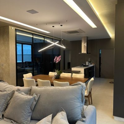 Casa Residencial com 323m², 4 quartos, 4 suítes, 4 garagens, no bairro Ingleses do Rio Vermelho em Florianópolis