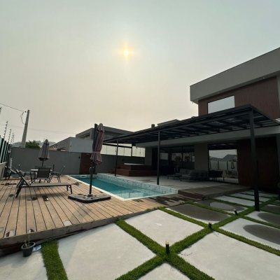Casa Residencial com 323m², 4 quartos, 4 suítes, 4 garagens, no bairro Ingleses do Rio Vermelho em Florianópolis