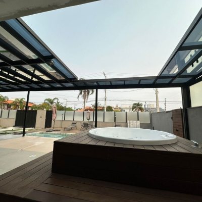 Casa Residencial com 323m², 4 quartos, 4 suítes, 4 garagens, no bairro Ingleses do Rio Vermelho em Florianópolis