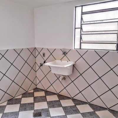 Casa Residencial com 270m², 5 quartos, 1 suíte, 3 garagens, no bairro Itacorubi em Florianópolis