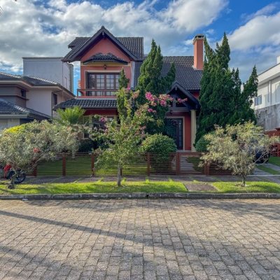Casa Residencial com 230m², 3 quartos, 1 suíte, 4 garagens, no bairro Jurerê Internacional em Florianópolis