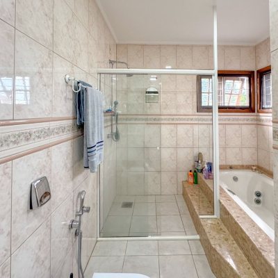 Casa Residencial com 230m², 3 quartos, 1 suíte, 4 garagens, no bairro Jurerê Internacional em Florianópolis