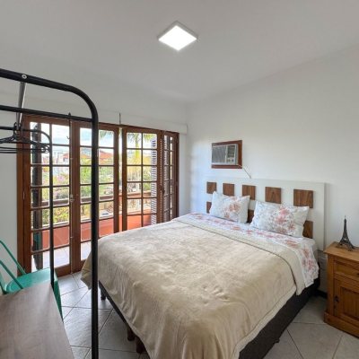 Casa Residencial com 230m², 3 quartos, 1 suíte, 4 garagens, no bairro Jurerê Internacional em Florianópolis