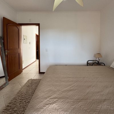 Casa Residencial com 230m², 3 quartos, 1 suíte, 4 garagens, no bairro Jurerê Internacional em Florianópolis