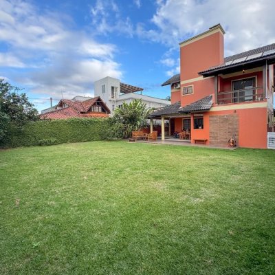Casa Residencial com 230m², 3 quartos, 1 suíte, 4 garagens, no bairro Jurerê Internacional em Florianópolis