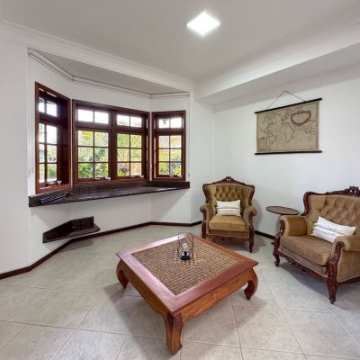 Casa Residencial com 230m², 3 quartos, 1 suíte, 4 garagens, no bairro Jurerê Internacional em Florianópolis