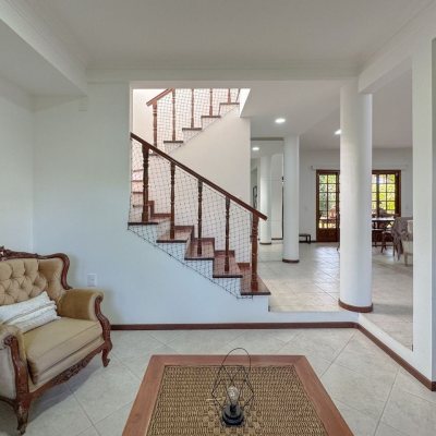 Casa Residencial com 230m², 3 quartos, 1 suíte, 4 garagens, no bairro Jurerê Internacional em Florianópolis