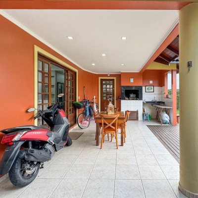 Casa Residencial com 230m², 3 quartos, 1 suíte, 4 garagens, no bairro Jurerê Internacional em Florianópolis