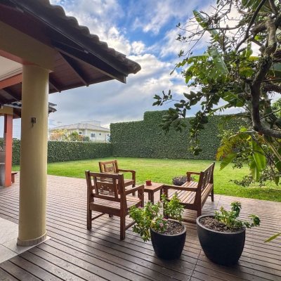 Casa Residencial com 230m², 3 quartos, 1 suíte, 4 garagens, no bairro Jurerê Internacional em Florianópolis