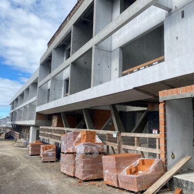 Apartamentos com 70m², 2 quartos (sendo 1 suíte), 1 garagem, no bairro Canto Da Lagoa em Florianópolis