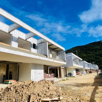 Apartamentos com 70m², 2 quartos (sendo 1 suíte), 1 garagem, no bairro Canto Da Lagoa em Florianópolis