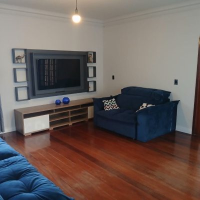 Casa Residencial com 191m², 4 quartos, 1 suíte, 2 garagens, no bairro Ipiranga em São José