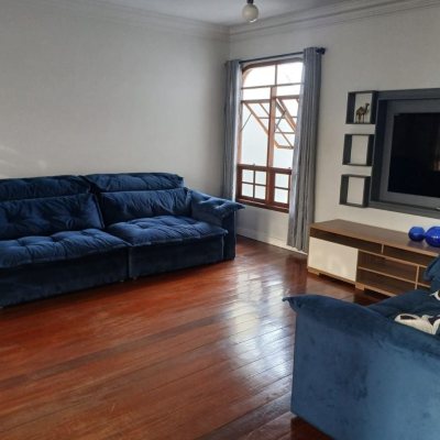 Casa Residencial com 191m², 4 quartos, 1 suíte, 2 garagens, no bairro Ipiranga em São José