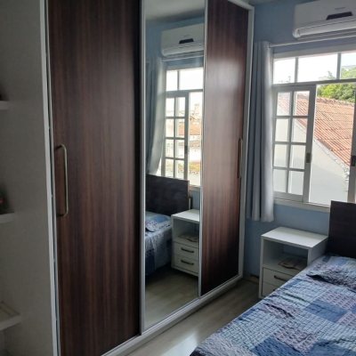 Casa Residencial com 191m², 4 quartos, 1 suíte, 2 garagens, no bairro Ipiranga em São José