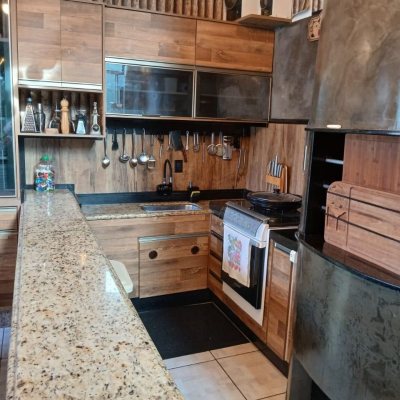 Casa Residencial com 191m², 4 quartos, 1 suíte, 2 garagens, no bairro Ipiranga em São José