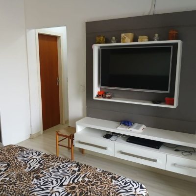 Casa Residencial com 191m², 4 quartos, 1 suíte, 2 garagens, no bairro Ipiranga em São José