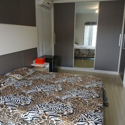 Casa Residencial com 191m², 4 quartos, 1 suíte, 2 garagens, no bairro Ipiranga em São José