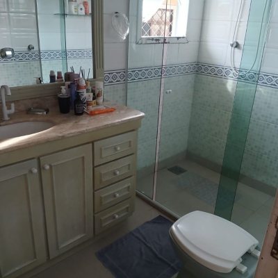 Casa Residencial com 191m², 4 quartos, 1 suíte, 2 garagens, no bairro Ipiranga em São José