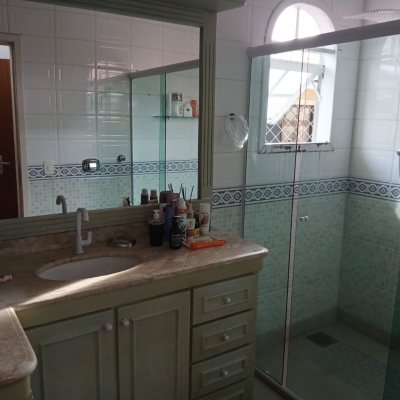 Casa Residencial com 191m², 4 quartos, 1 suíte, 2 garagens, no bairro Ipiranga em São José