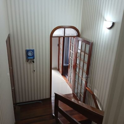 Casa Residencial com 191m², 4 quartos, 1 suíte, 2 garagens, no bairro Ipiranga em São José