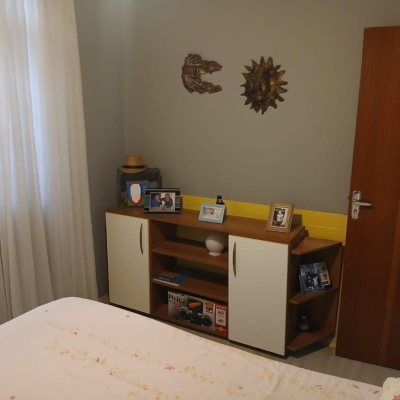 Casa Residencial com 191m², 4 quartos, 1 suíte, 2 garagens, no bairro Ipiranga em São José