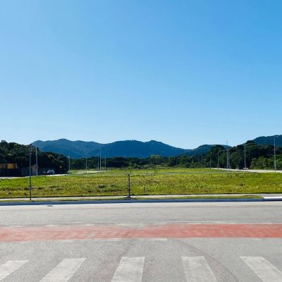 Casa Residencial com 126m², 3 quartos, 1 suíte, 2 garagens, no bairro Campeche em Florianópolis