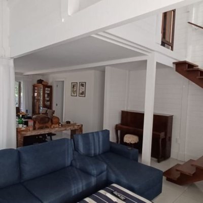 Casa em Condomínio com 240m², 3 quartos, 2 suítes, 2 garagens, no bairro Vargem Grande em Florianópolis